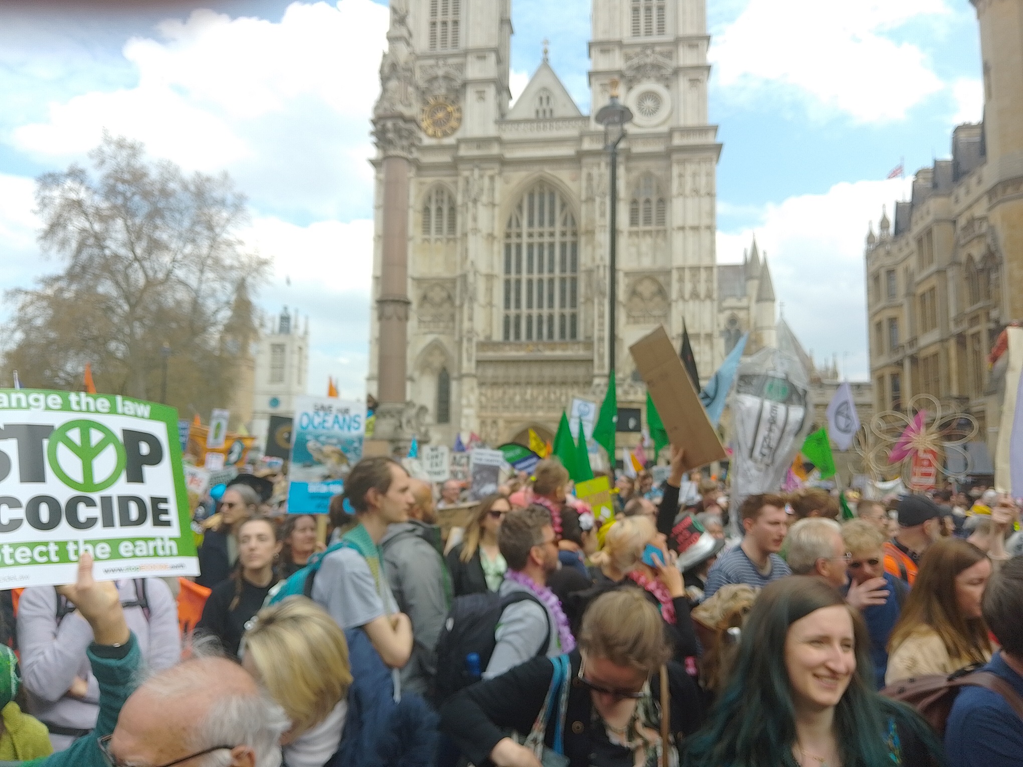Crowd in front of Westminster Abbey